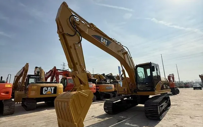 2023 Modell CAT 320CL Begagnad grävmaskin med original hydraulpump