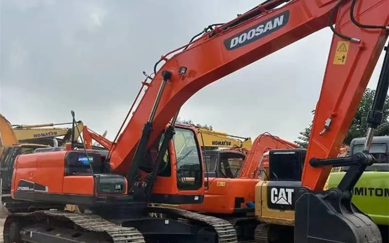 22T Excavateur Doosan DX225LC9C d'occasion