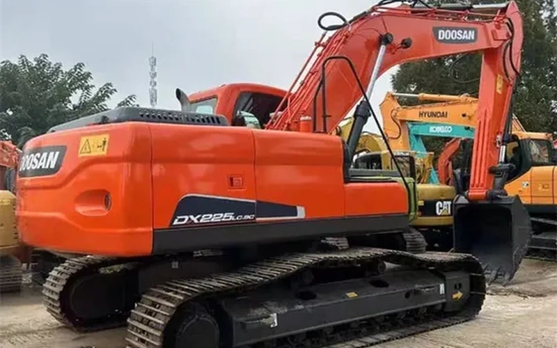 22T Excavateur Doosan DX225LC9C d'occasion