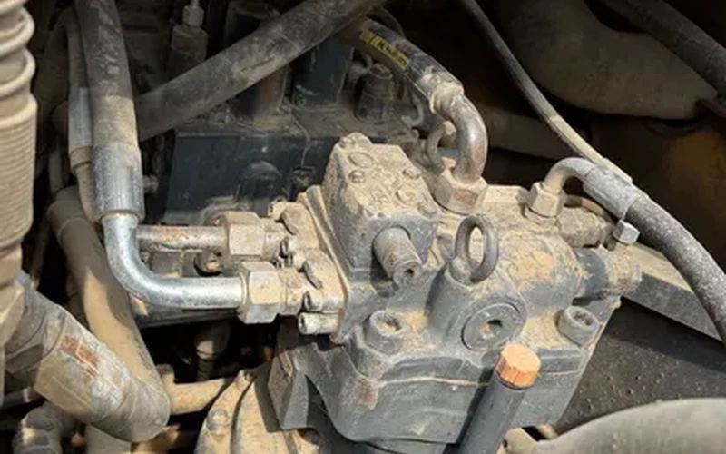 Escavadora usada com transmissão hidráulica modelo 270DK