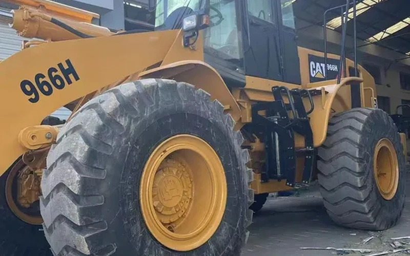 Carregadora de rodas a diesel de 6 toneladas CAT 966H usada