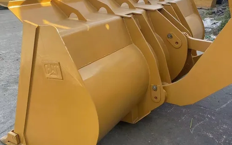 Carregadora de rodas a diesel de 6 toneladas CAT 966H usada