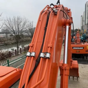 escavatore cingolato doosan dh300lc 30ton usato banner 2