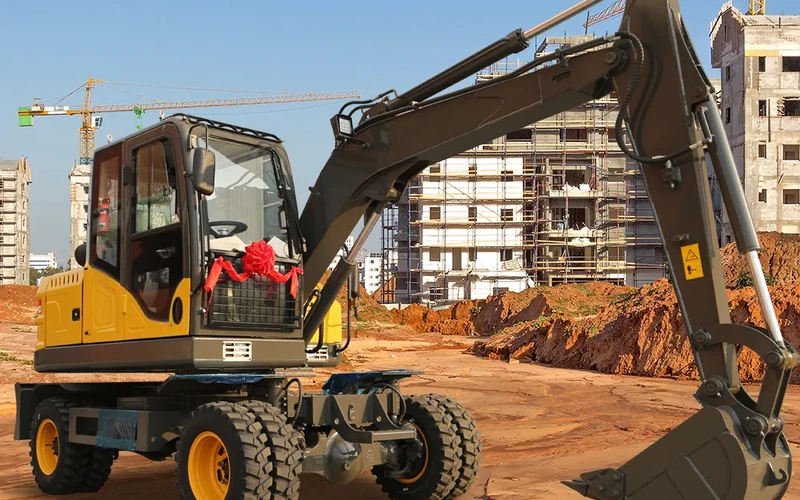 Elektro-Raupenbagger, 7 Tonnen, hydraulisch, auf Rädern