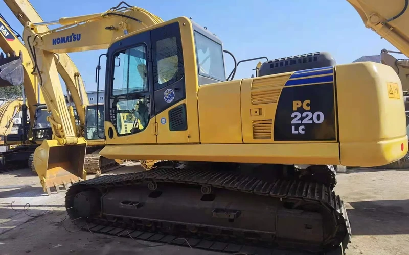 Komatsu PC220-8 Escavatore idraulico cingolato