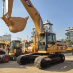 元の日本キャタピラー cat320d 油圧クローラー掘削機の旗 1