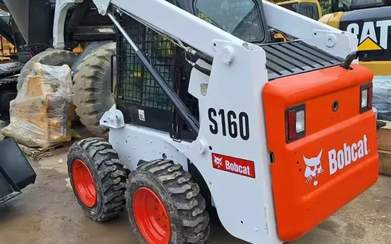 Подержанный колесный погрузчик Bobcat S130 S160 S185 S300 с бортовым поворотом