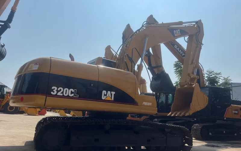 حفارة Caterpillar CAT 320CL مستعملة