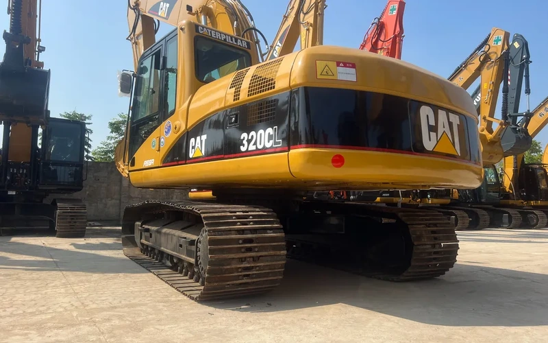 حفارة Caterpillar CAT 320CL مستعملة