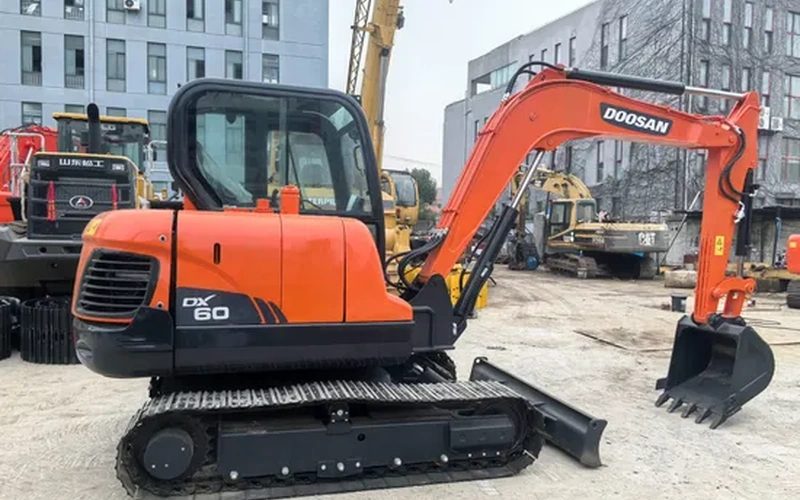 Used Doosan DX60 6 Ton Excavator