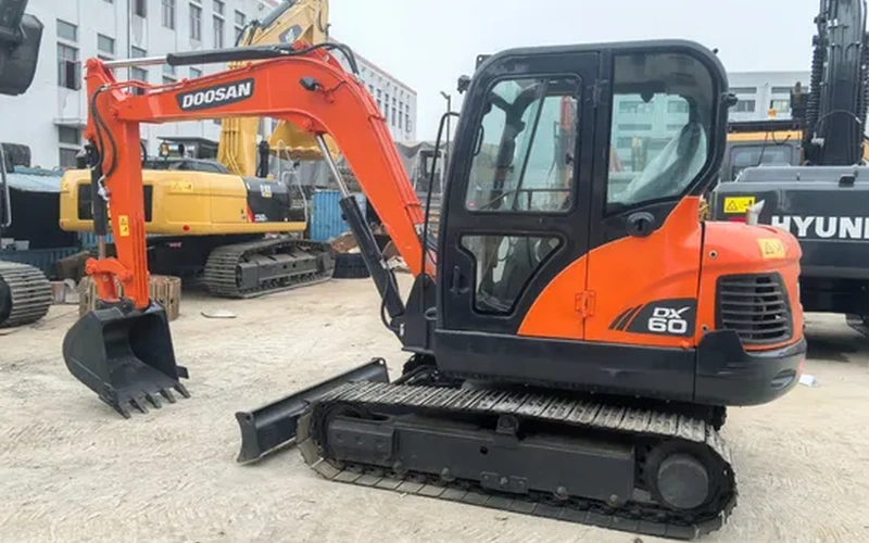 Used Doosan DX60 6 Ton Excavator