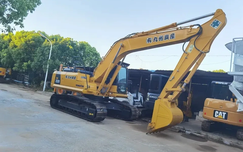 Used Komatsu PC220-8 Hydraulic Transmission Crawler Excavator