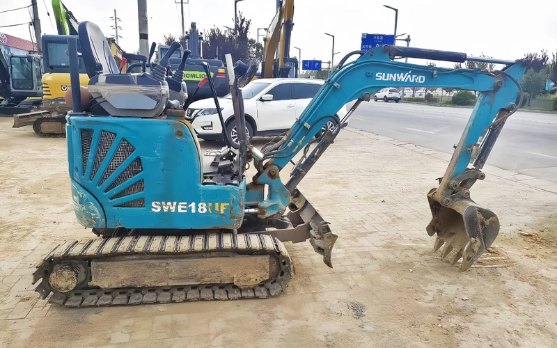 Käytetty Sunward SWE18UF Mini tela-alustainen kaivinkone