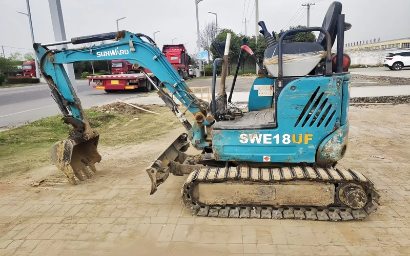 Käytetty Sunward SWE18UF Mini tela-alustainen kaivinkone